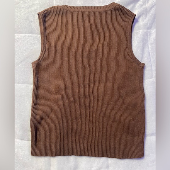 Brandy Melville sweater. Color: Brown - Picture 2 of 2